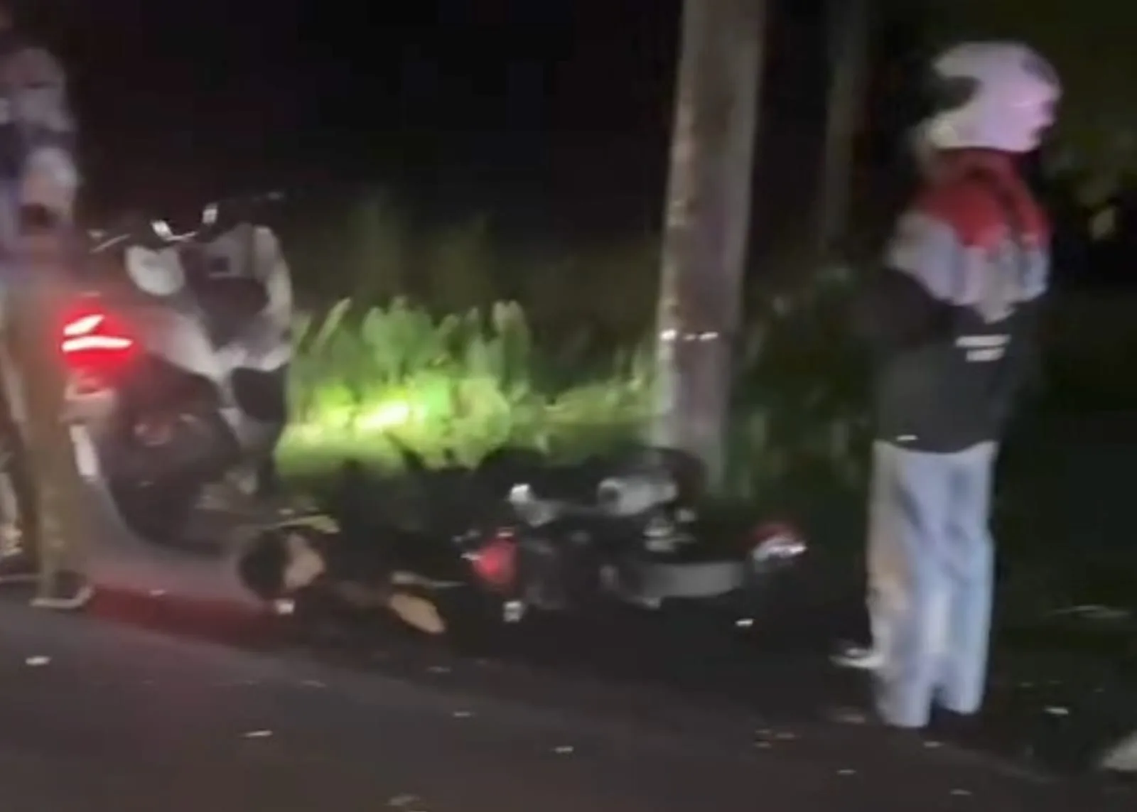 Kecelakaan melibatkan tiga sepeda motor di Cugenang, Cianjur, menewaskan satu orang dan melukai tiga lainnya.