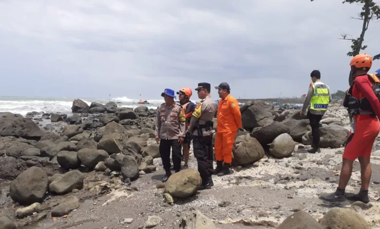 Nelayan Garut, Didik Susanto (35), hilang tenggelam di Dermaga Jayanti, Cidaun, Cianjur saat hendak mengambil BBM.