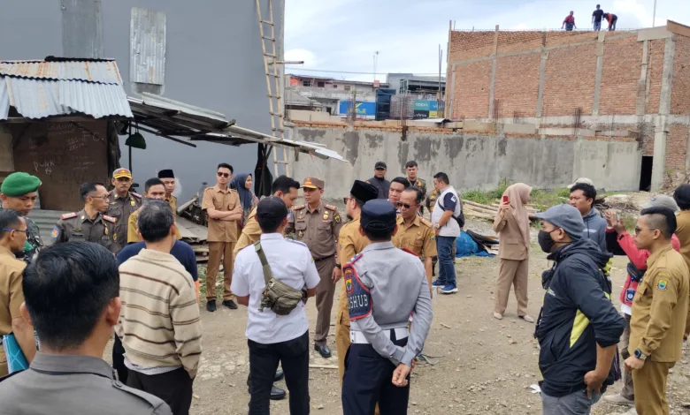 Pemerintah Kabupaten (Pemkab) Cianjur akan relokasi Pedagang Kaki Lima (PKL) di depan Pasar Cipanas