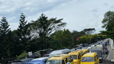 Pemkab Cianjur mengubah rute angkutan umum dan merelokasi PKL untuk mengatasi kemacetan di Pasar Cipanas