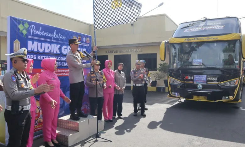 Polres Cianjur fasilitasi mudik gratis Lebaran 2025 bagi 120 warga Cianjur ke Jawa Tengah.