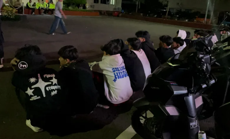 Polres Cianjur mengamankan puluhan pelajar yang melakukan konvoi di Jalan Lingkar Selatan.