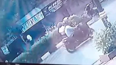 Tukang permak levis di Cianjur jadi korban pencurian dompet berisi uang Rp 3,5 juta.