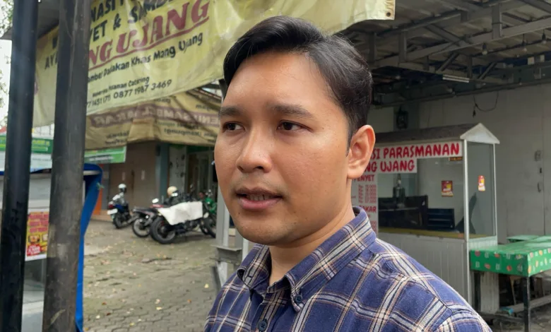 Bupati Cianjur dr Mohammad Wahyu Ferdian pantau pembersihan gorong-gorong tersumbat di Jalan Pasir Gede Raya.