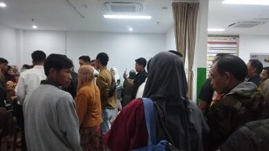 Dua pelajar SMP PGRI 1 Cianjur dilarikan ke RSUD Sayang menyusul puluhan siswa MAN 1 yang keracunan usai konsumsi Makan Bergizi Gratis (MBG).