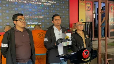 Empat preman pemeras sopir elf di Cianjur ditangkap polisi. Mereka terancam hukuman sembilan tahun penjara.