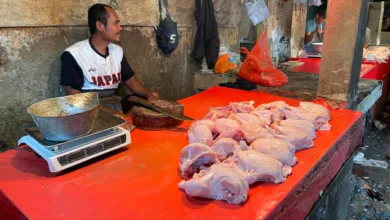 Harga daging ayam di Pasar Muka Ramayana stabil Rp38.000 per kilogram sebelum dan sesudah Lebaran.