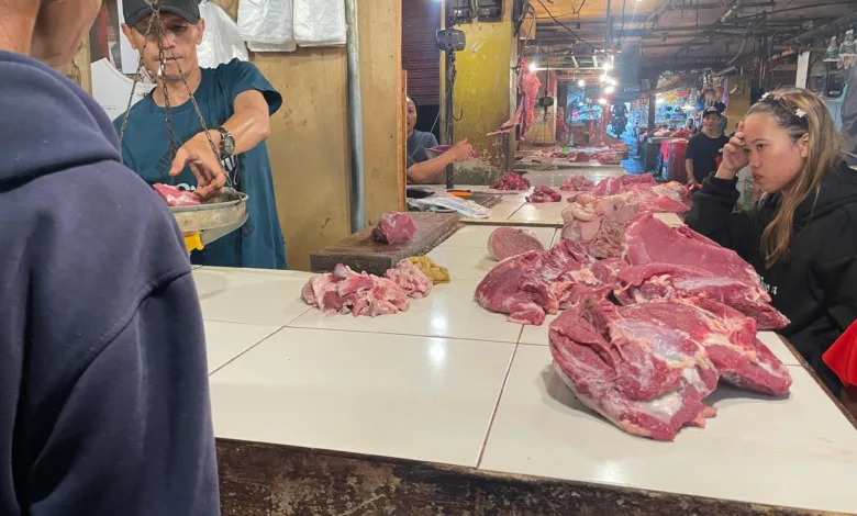 Harga daging sapi di Pasar Muka Cianjur turun setelah Lebaran 2025.