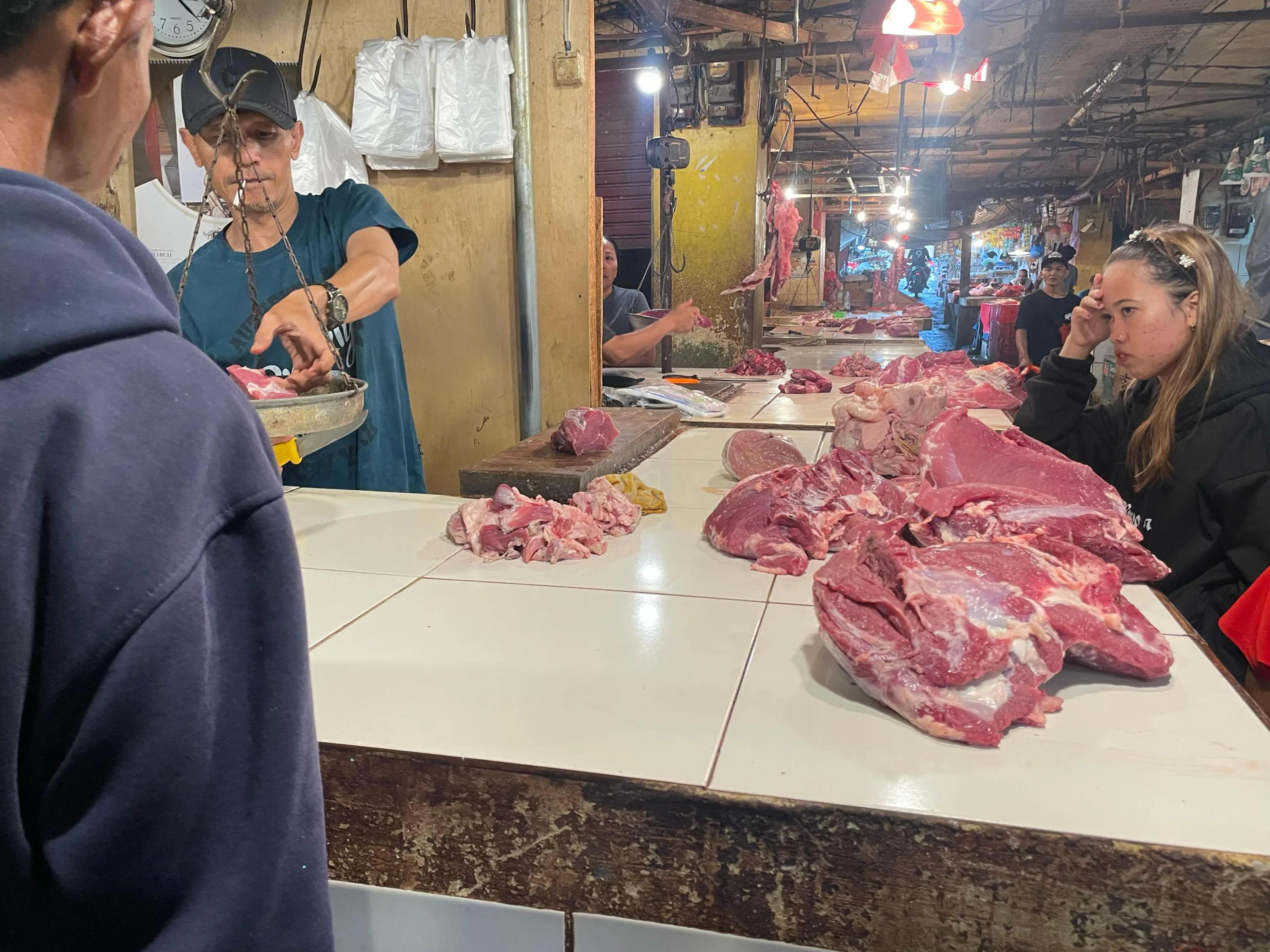 Harga daging sapi di Pasar Muka Cianjur turun setelah Lebaran 2025.
