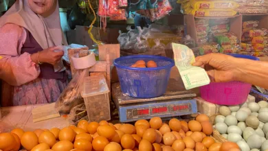 Harga telur ayam di Pasar Muka Cianjur turun usai Lebaran, sementara harga cabai dan bawang tetap stabil
