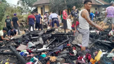 Kebakaran di Cibeber, Cianjur, menghanguskan dua rumah dan satu motor.