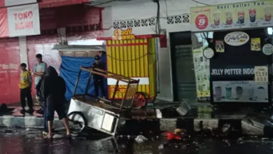 Seorang pedagang siomay di Cianjur menjadi korban tabrakan motor Honda Beat melaju kencang.