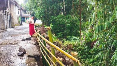 Dua titik TPT di Desa Songgom, Gekbrong, Cianjur, longsor akibat luapan air.