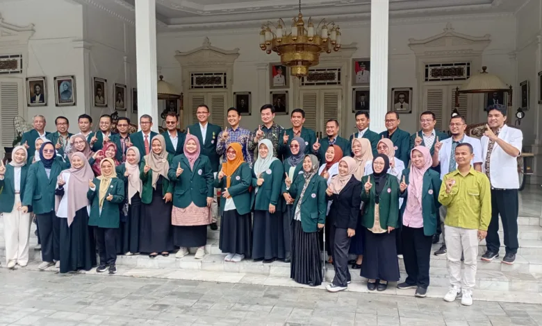 Ikatan Dokter Indonesia (IDI) Cianjur meminta Pemerintah Kabupaten segera atasi krisis dokter spesialis.