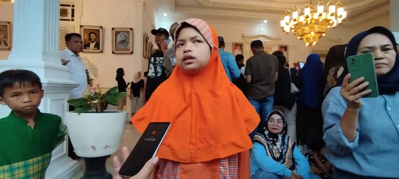 Anastasya Putri, anak yatim asal Cianjur, jadi anak asuh Gubernur Jawa Barat Dedi Mulyadi.
