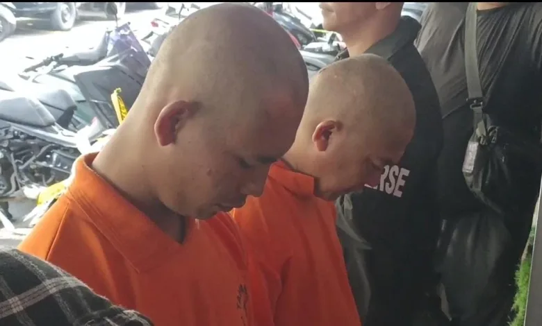 Polres Cianjur menangkap dua anggota ormas (MF dan S), pelaku perusakan mobil dan pengancaman dengan senjata tajam di Cugenang, Cianjur.