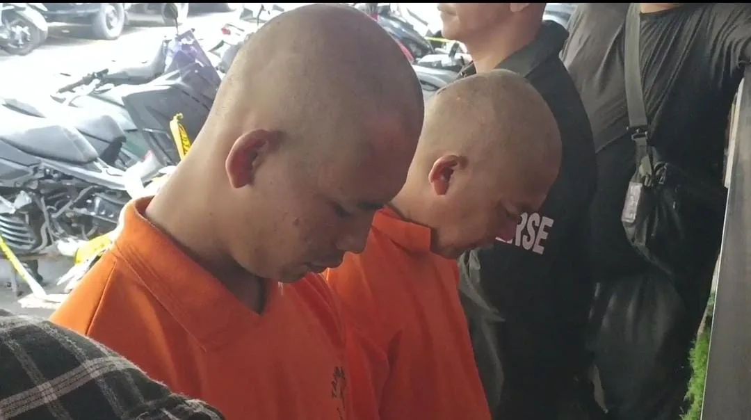 Polres Cianjur menangkap dua anggota ormas (MF dan S), pelaku perusakan mobil dan pengancaman dengan senjata tajam di Cugenang, Cianjur.