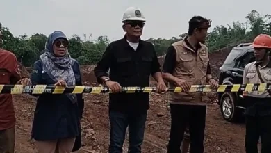Tambang galian C di Bojongpicung, Cianjur, ditutup sementara oleh tim gabungan Pemprov Jabar dan Pemkab karena diduga ilegal.