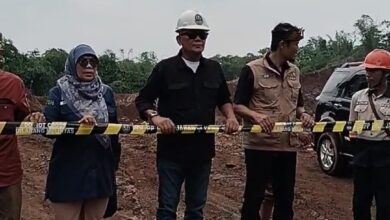 Tambang galian C di Bojongpicung, Cianjur, ditutup sementara oleh tim gabungan Pemprov Jabar dan Pemkab karena diduga ilegal.