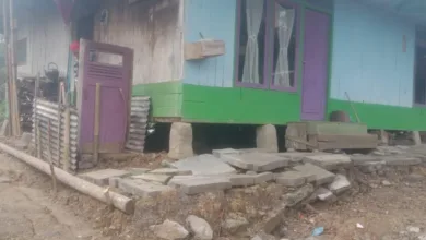 Hujan deras picu pergerakan tanah di Desa Bunijaya, Cianjur. Sebanyak 85 rumah rusak dan puluhan warga mengungsi. Tidak ada korban jiwa.