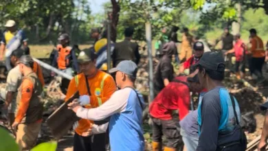 DLH Cianjur bergerak cepat atasi dampak banjir dengan mengangkut 55 ton sampah dalam 2 hari.