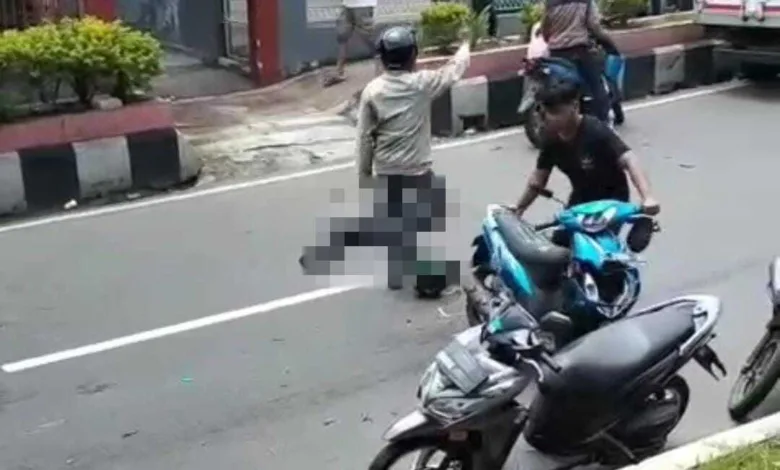 Kecelakaan tabrakan antara dua motor di Jalan Raya Cibeber, Cianjur, mengakibatkan empat orang luka ringan.