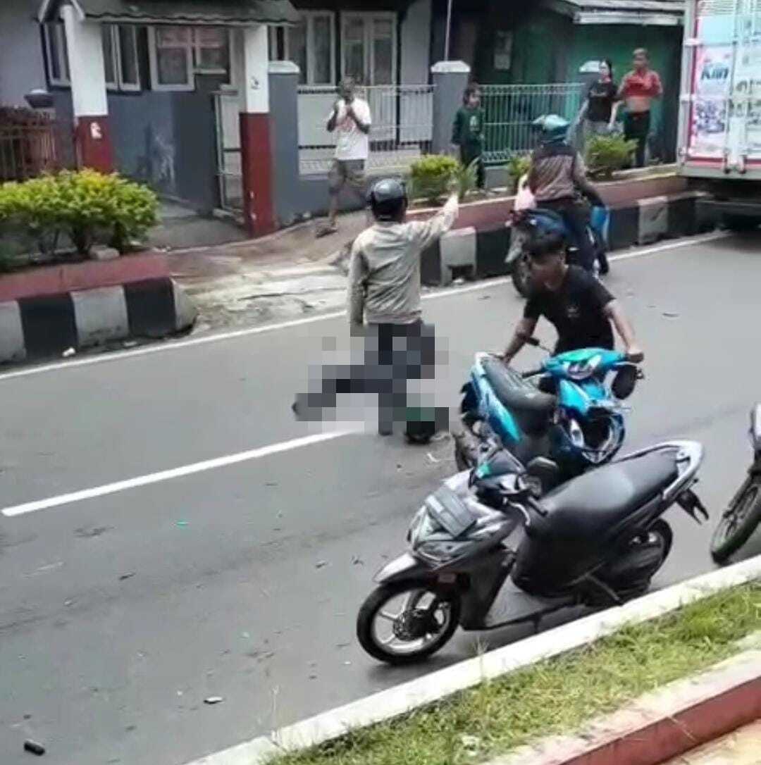 Kecelakaan tabrakan antara dua motor di Jalan Raya Cibeber, Cianjur, mengakibatkan empat orang luka ringan.