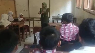 Kelas Ambruk, Siswa SDN Majumulya Cianjur Belajar di Ruang Kepala Sekolah