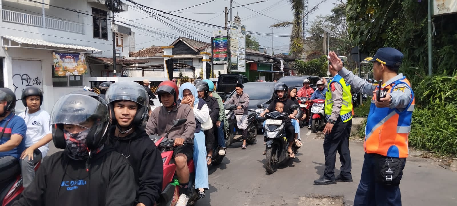 Kemacetan parah terjadi di jalur Cipanas-Puncak pasca Lebaran 2025