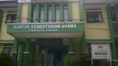 Kemenag Cianjur menetapkan kuota haji 2025 sebanyak 1.415 jemaah, termasuk tambahan kuota lansia.