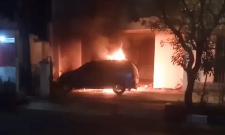 Misteri kebakaran mobil Avanza di parkiran Rio Karaoke Cianjur pada 1 April 2025 diduga melibatkan unsur kesengajaan