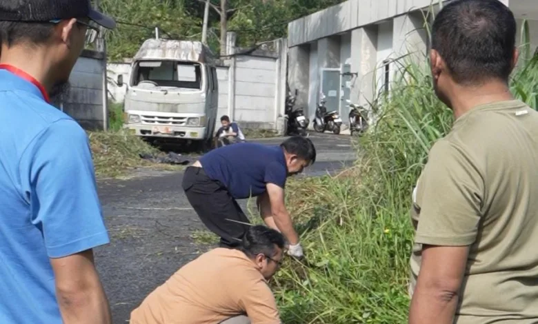 RSUD Cimacan Kabupaten Cianjur rutin melaksanakan Jumat bersih (Jumsih) demi menjaga kebersihan lingkungan.