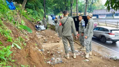 Satpol PP Cianjur bongkar paksa warung liar di zona merah gempa Kecamatan Cugenang