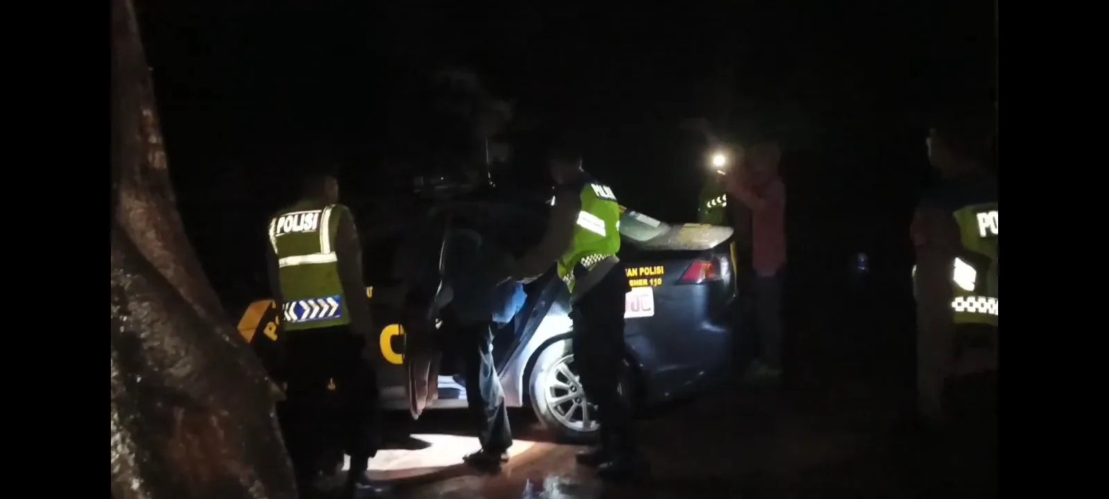 Seorang ayah di Cianjur ditangkap polisi usai perkosa anak kandung tiga kali sejak SMP gara-gara video porno
