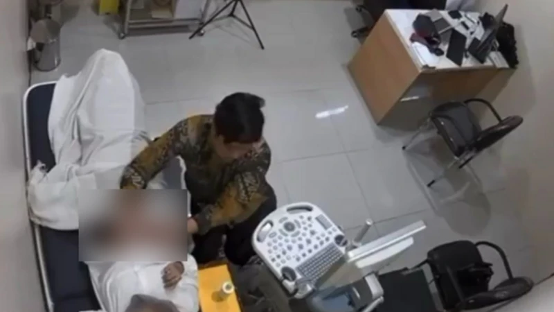 Seorang dokter kandungan berinisial MSF di Garut ditetapkan tersangka atas dugaan pelecehan seksual terhadap pasiennya saat pemeriksaan USG.