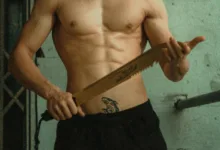 Pembacokan terjadi di Cidaun, Cianjur, mengakibatkan tiga warga luka-luka setelah adu mulut. Pelaku berhasil diamankan Polsek Cidaun.