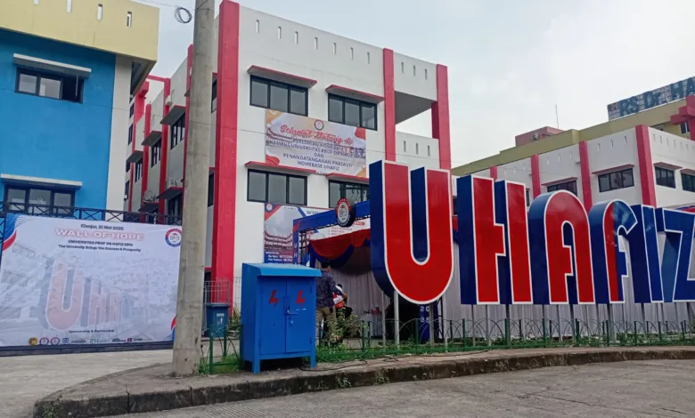 Menghadap langsung ke depan, UHAFIZ hadir sebagai kampus baru di Cianjur. Siap memulai babak baru pendidikan