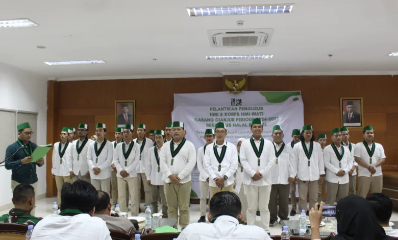 HMI Cabang Cianjur desak Pemda mengkaji ulang kebijakan pengiriman siswa nakal ke barak. Kebijakan ini dinilai melanggar prinsip pendidikan.