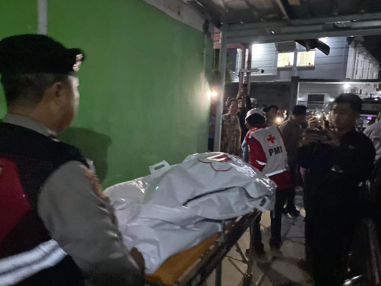 Seorang Pria Ditemukan Gantung Diri di Kamar Mandi Kosan Cianjur