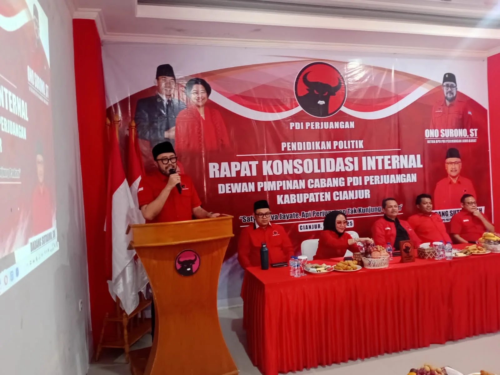 Ketua DPD PDI Perjuangan Jawa Barat/Wakil Ketua DPRD Jabar, Ono Surono