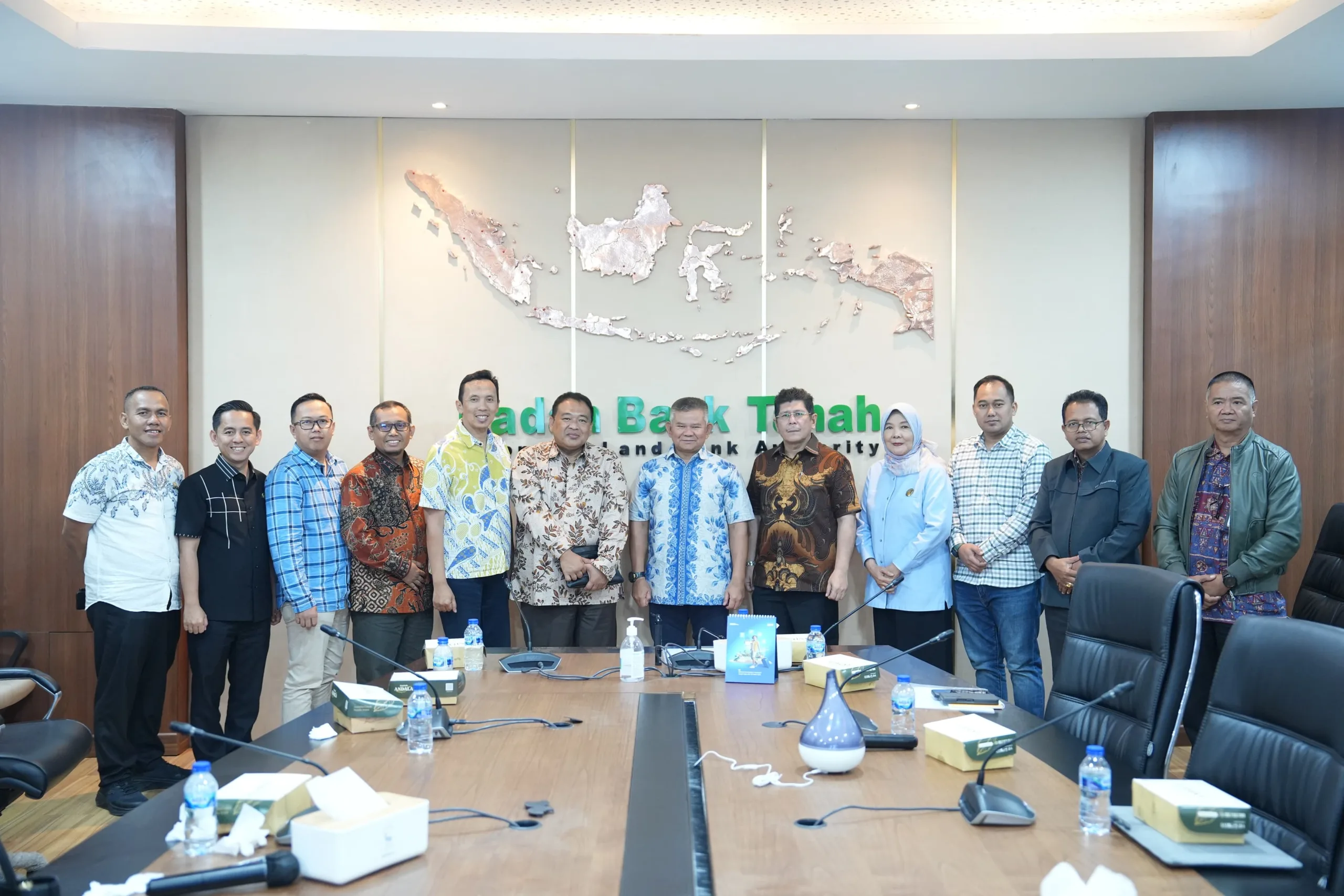 Badan Bank Tanah berkomitmen meningkatkan kesejahteraan masyarakat Cianjur melalui program reforma agraria di Desa Batulawang.