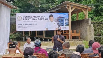 Anggota DPRD Jabar Asep Suherman Sosialisasikan Perda Pendidikan di Desa Gadog