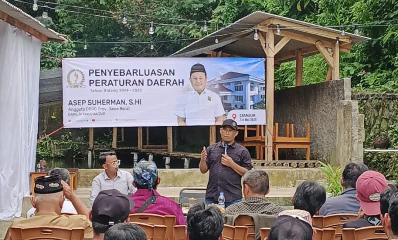 Anggota DPRD Jabar Asep Suherman Sosialisasikan Perda Pendidikan di Desa Gadog