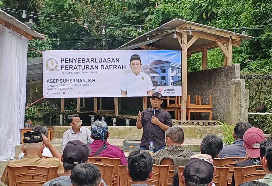 Anggota DPRD Jabar Asep Suherman Sosialisasikan Perda Pendidikan di Desa Gadog