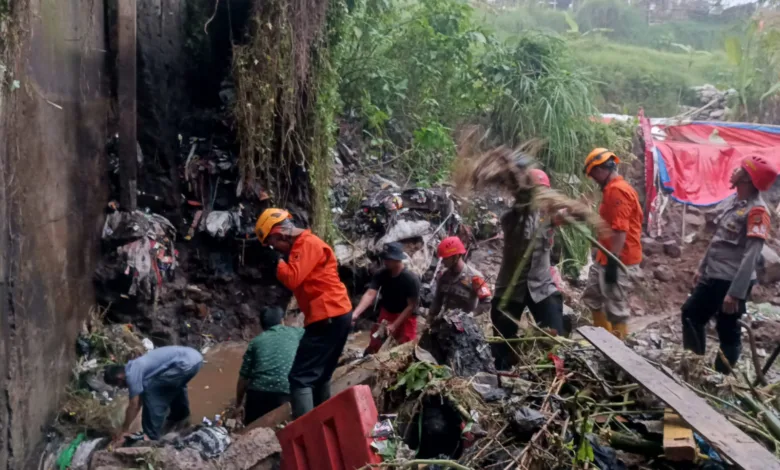 TPT Ambruk, Dua Rumah Jebol dan Sejumlah Warga Sindanglaya Luka