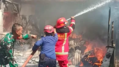 Belasan Motor Pelajar Hangus Terbakar di Area Penitipan Parkir Gang Guntur, Warga Dengar Suara Ledakan