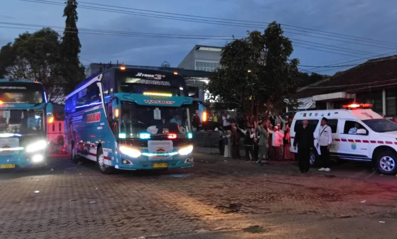 435 Jemaah Haji Kloter Ketiga Cianjur Berangkat