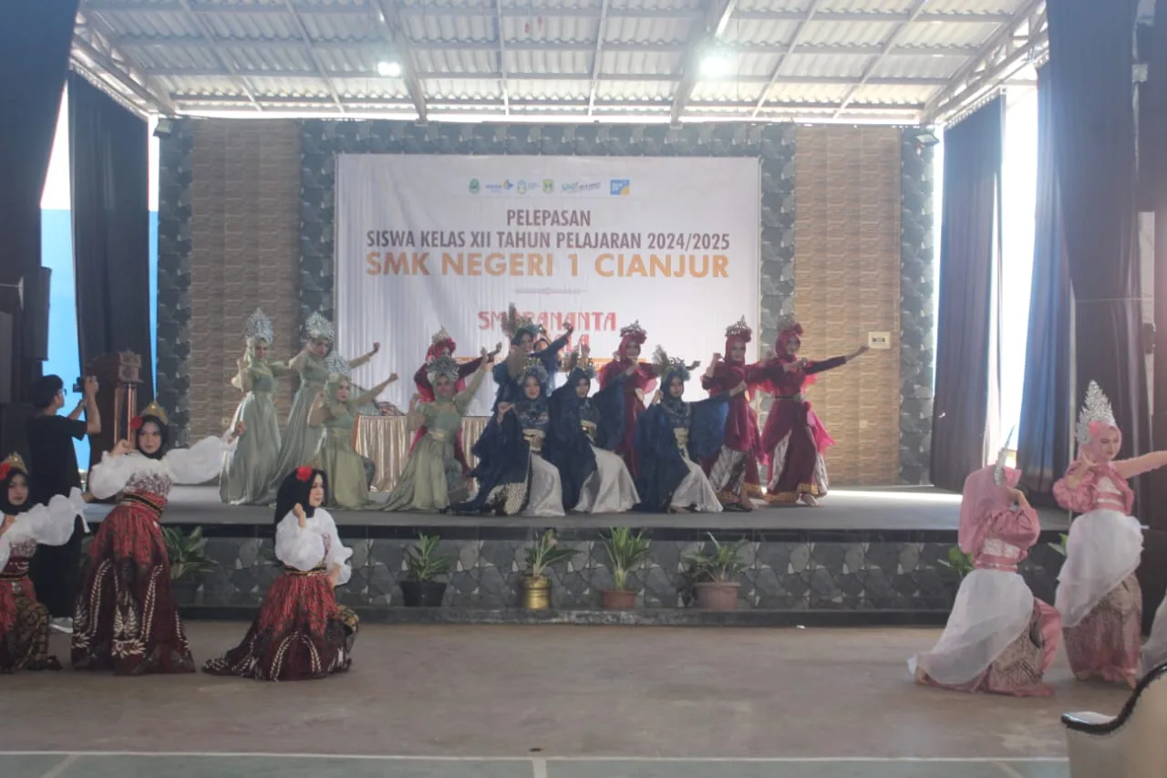 SMKN 1 Cianjur Gelar Pelepasan Kelas XII dengan Tema "Smarananta Trikala"