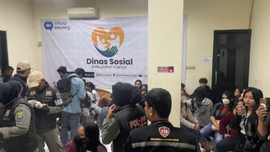 Razia gabungan di Cianjur berhasil mengamankan 27 wanita dan 3 pria yang diduga terlibat prostitusi online.
