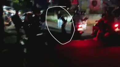Video bobotoh Cianjur lakukan aksi tak senonoh saat konvoi kemenangan Persib viral. Polisi tingkatkan patroli dan imbau tertib.